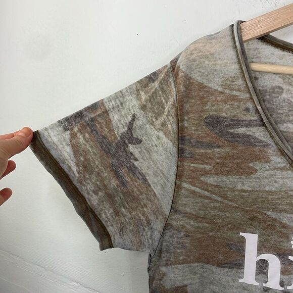 Unwind by League Graphic Tee Hippy Mama camouflage T Shirt short sleeve v neck M - Picture 4 of 11